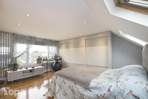 Master Bedroom (second floor)