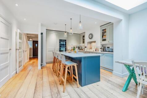 Kitchen dining area