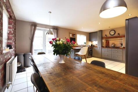 Kitchen dining room