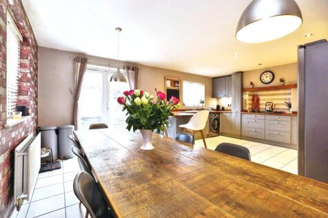 Kitchen dining room
