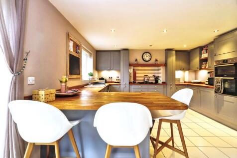 Kitchen dining room