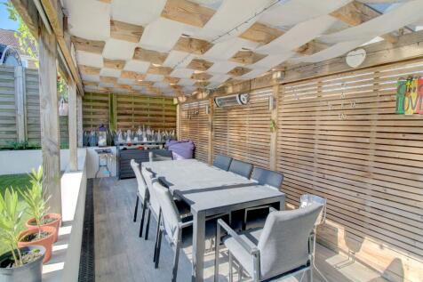 Alfresco dining