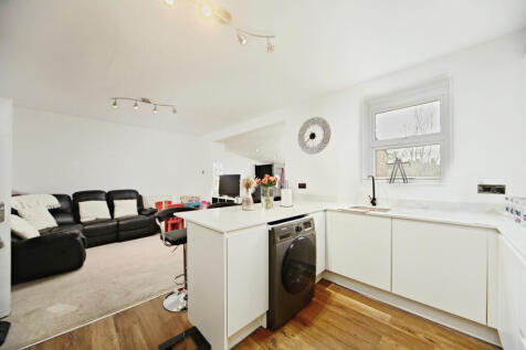 Kitchen/Breakfast Bar