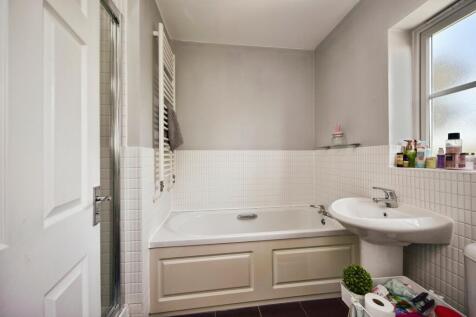Master Bedroom Bath &amp; Shower En-Suite