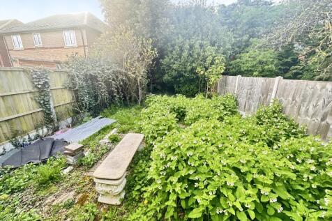 Private Rear Garden Addtional Land