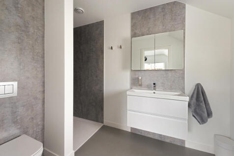 Bedroom Three en-suite