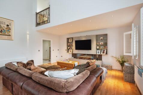 4bourneplacecourtyardnizelslanetonbridgetn118ny-16
