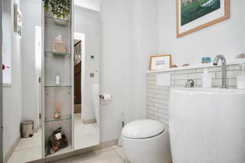 4bourneplacecourtyardnizelslanetonbridgetn118ny-17