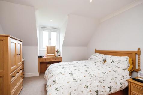 4bourneplacecourtyardnizelslanetonbridgetn118ny-2