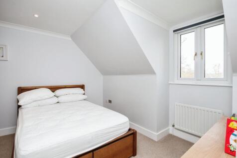 4bourneplacecourtyardnizelslanetonbridgetn118ny-12
