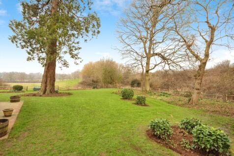 4bourneplacecourtyardnizelslanetonbridgetn118ny-38