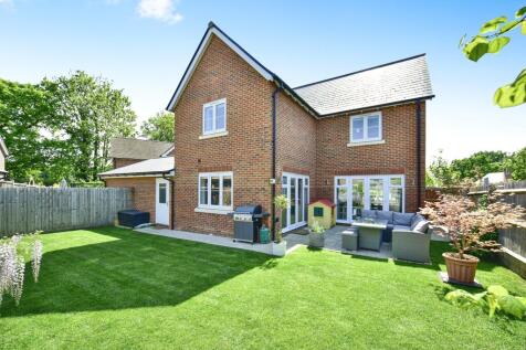 Private Rear Garden With Back Garage Access