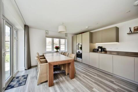 Open Plan Modern Kitchen/Diner