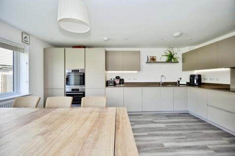 Open Plan Modern Kitchen/Diner