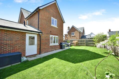 Private Rear Garden With Back Garage Access