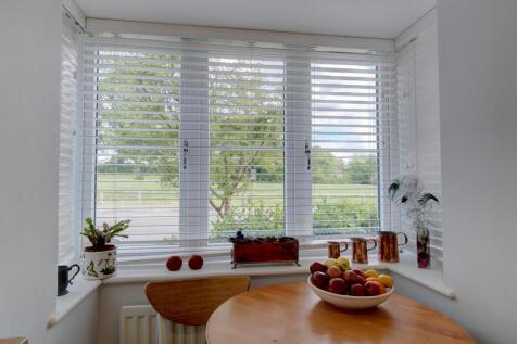 Kitchen bay window