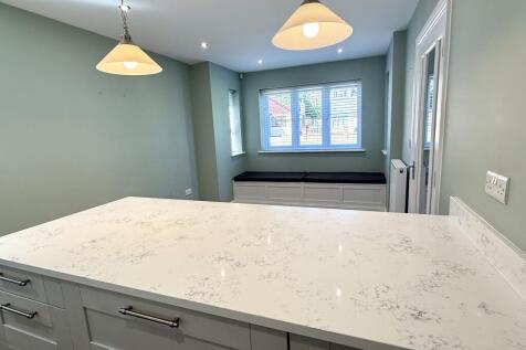 Kitchen/ Dining room