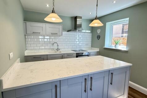 Kitchen/ Dining room