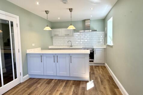 Kitchen/ Dining room