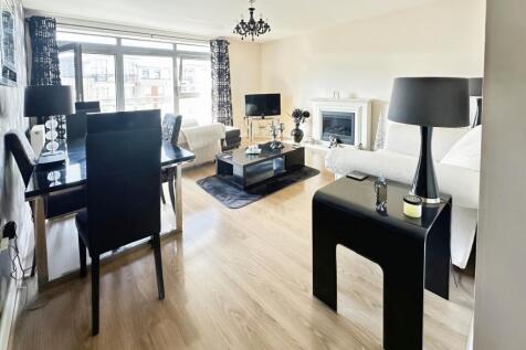 Open Plan Lounge &amp; Dining View
