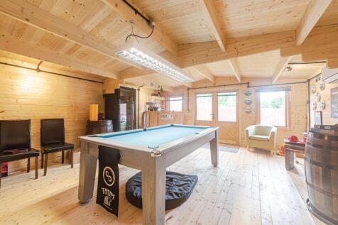 Bar and games room