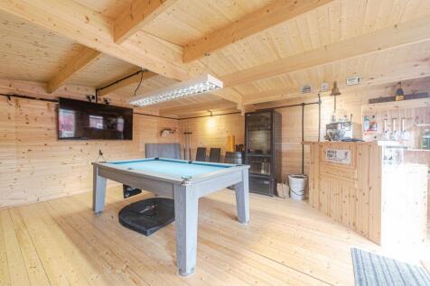 Bar and games room