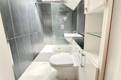 Downstairs Family Bathroom