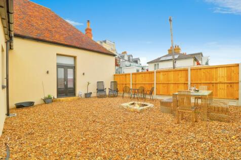 Rear Garden4