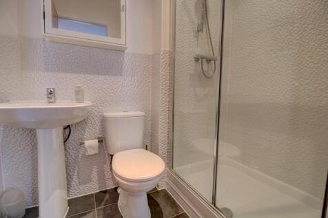 Ensuite Bedroom 2