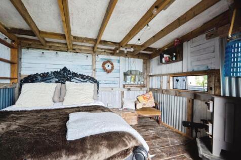 Summerhouse bedroom