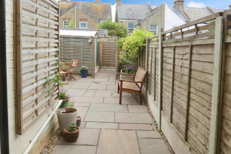 14 Back Garden Looking to Gate.JPG