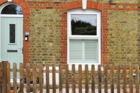 1 FrontofHouseFullWidth.JPG
