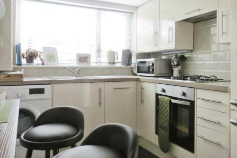 9 Kitchen Close in.JPG