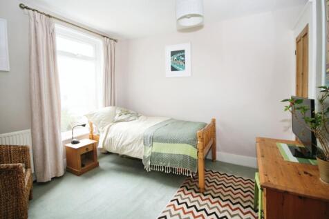 16 BackBedroom.JPG
