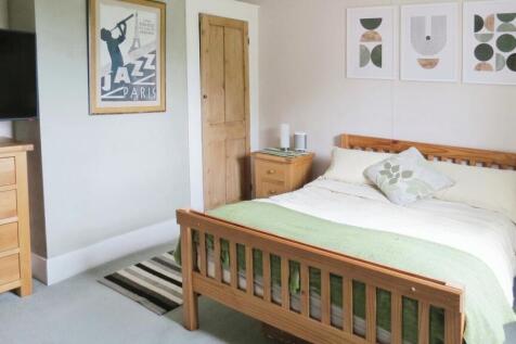 17 FrontBedroom.JPG