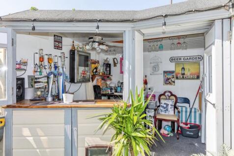 Summer house/ bar