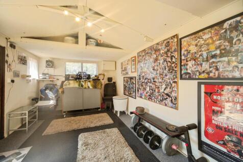 outbuilding/gym