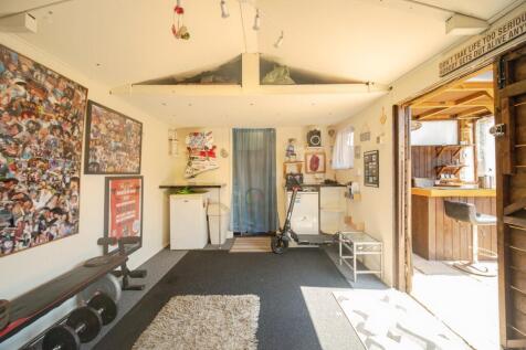 Outbuilding/gym