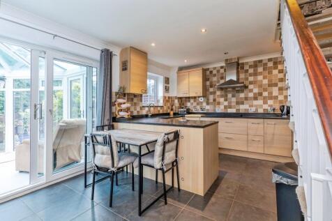 Kitchen/ Dining Room