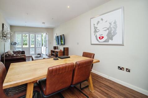 Living/Dining Area