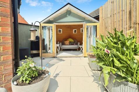 Private Rear Garden Summer House