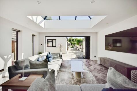 Open Plan Modern Kitchen/Diner Family Seating Area