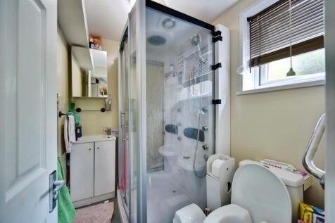 Bedroom One Shower En Suite