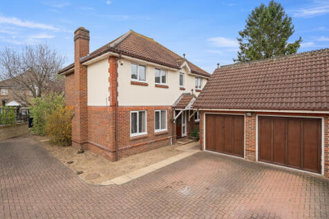 5 Summer Place KT15022