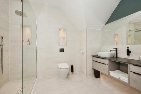 Master Bedroom en-suite