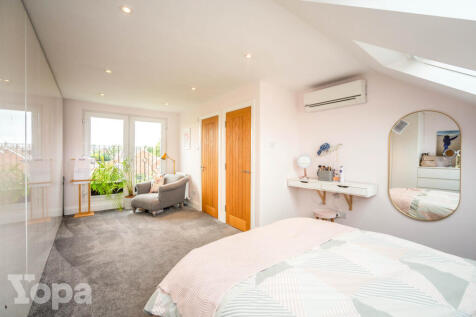 Master Bedroom (second floor)