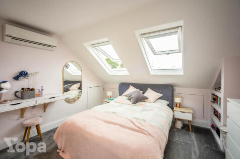 Master Bedroom (second floor)