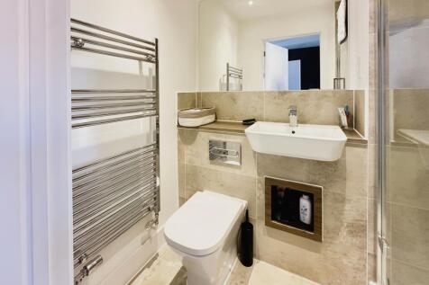 Bedroom One Shower En Suite