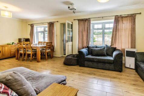 Lounge/dining area