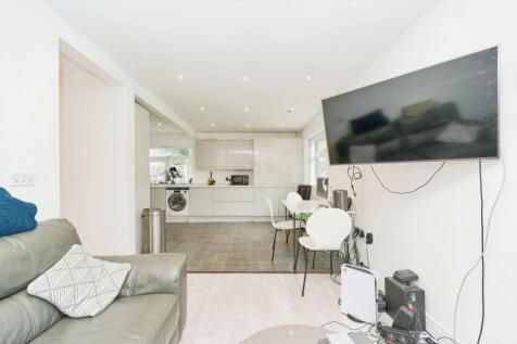 Living Room/Kitchen
